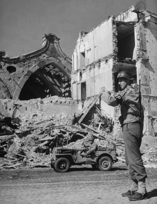 Illustration for article titled LIFE unveils unpublished photos of Allied troops fighting in Italy